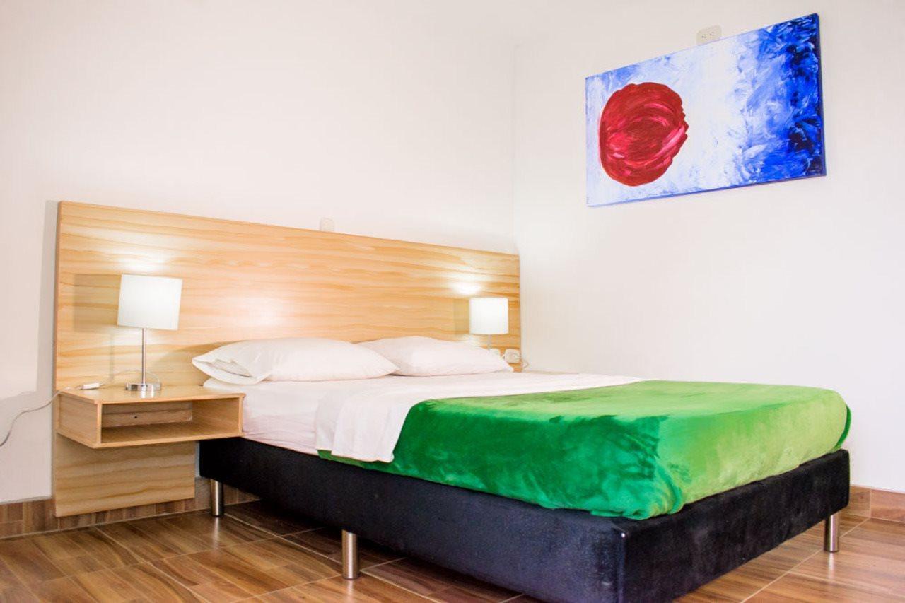 Hotel Berdez Неива Екстериор снимка