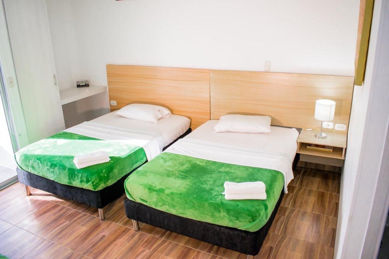 Hotel Berdez Неива Екстериор снимка