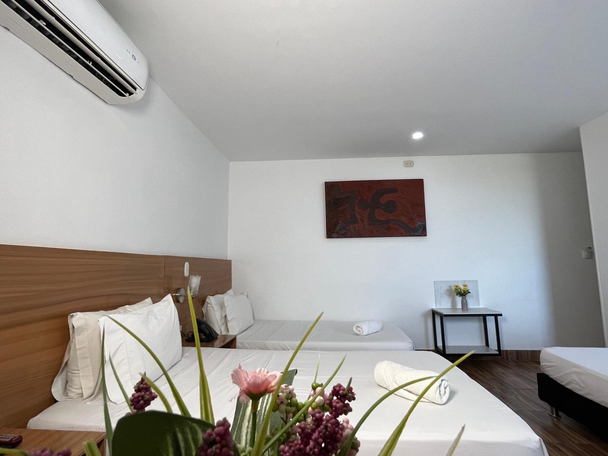 Hotel Berdez Неива Екстериор снимка
