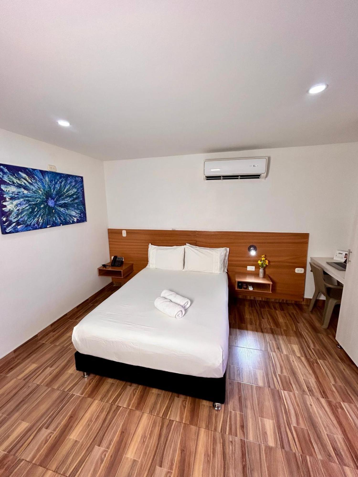 Hotel Berdez Неива Екстериор снимка