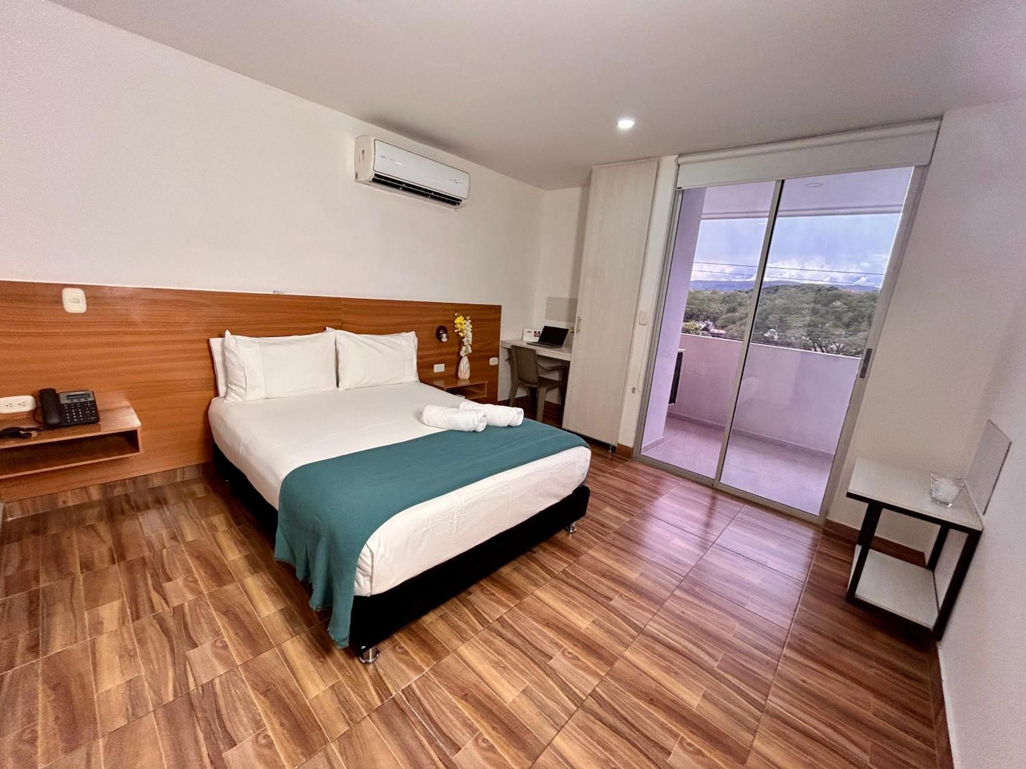 Hotel Berdez Неива Екстериор снимка